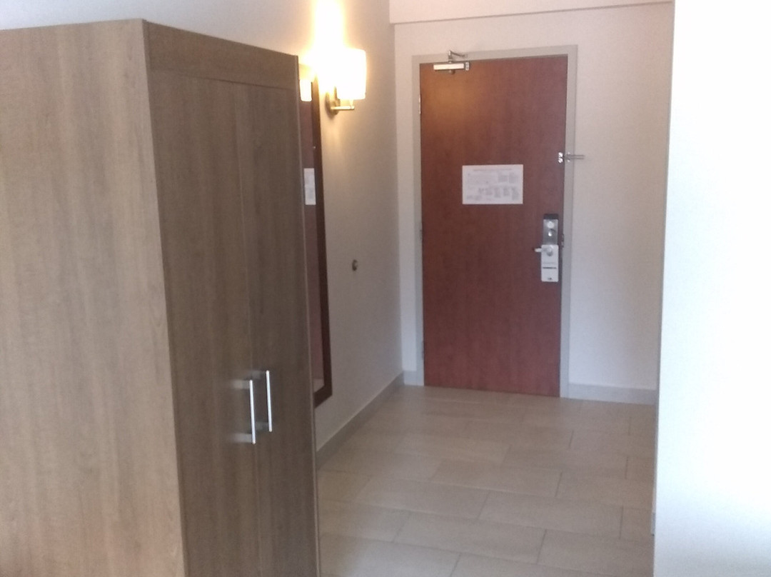 渥太华机场智选假日套房酒店主图