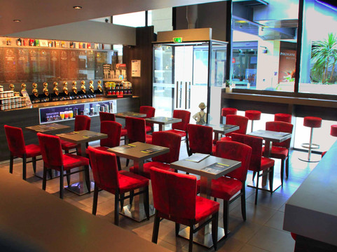 ETIENNE Coffee & Shop