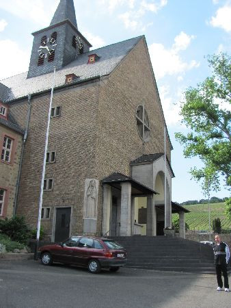 Katholische Kirche St. Hildegard und St. Johannes der Täufer-吕德斯海姆必去景点