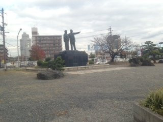 Ono Banboku Couple Bronze Statue景点图片