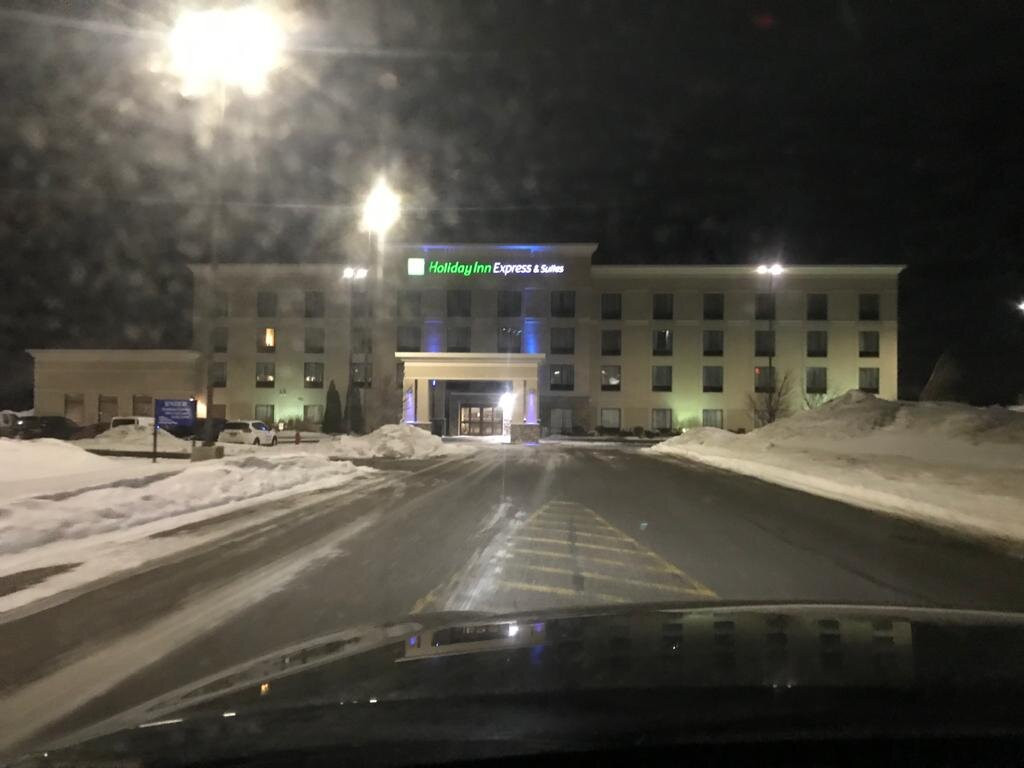 Holiday Inn Express & Suites Malone by IHG主图