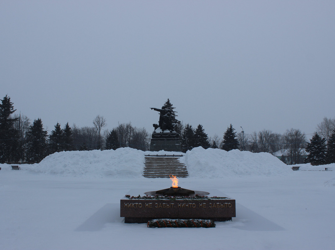 Monument to General Yefremov景点图片