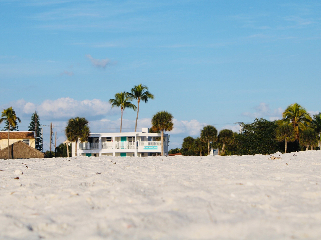 Carousel Inn on the Beach主图