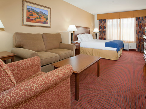 智选假日套房酒店图埃勒主图