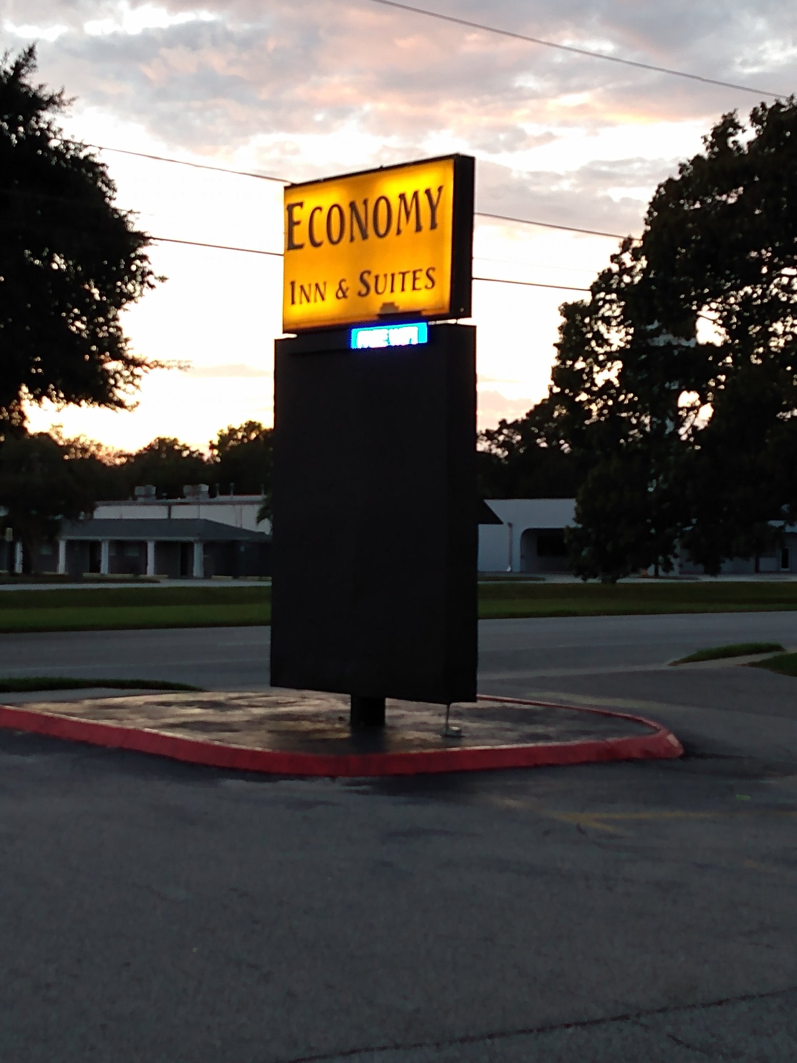Economy Inn and Suites-portrait