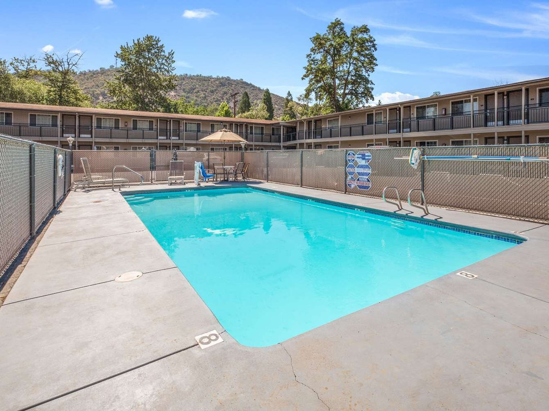 Econo Lodge Inn & Suites主图