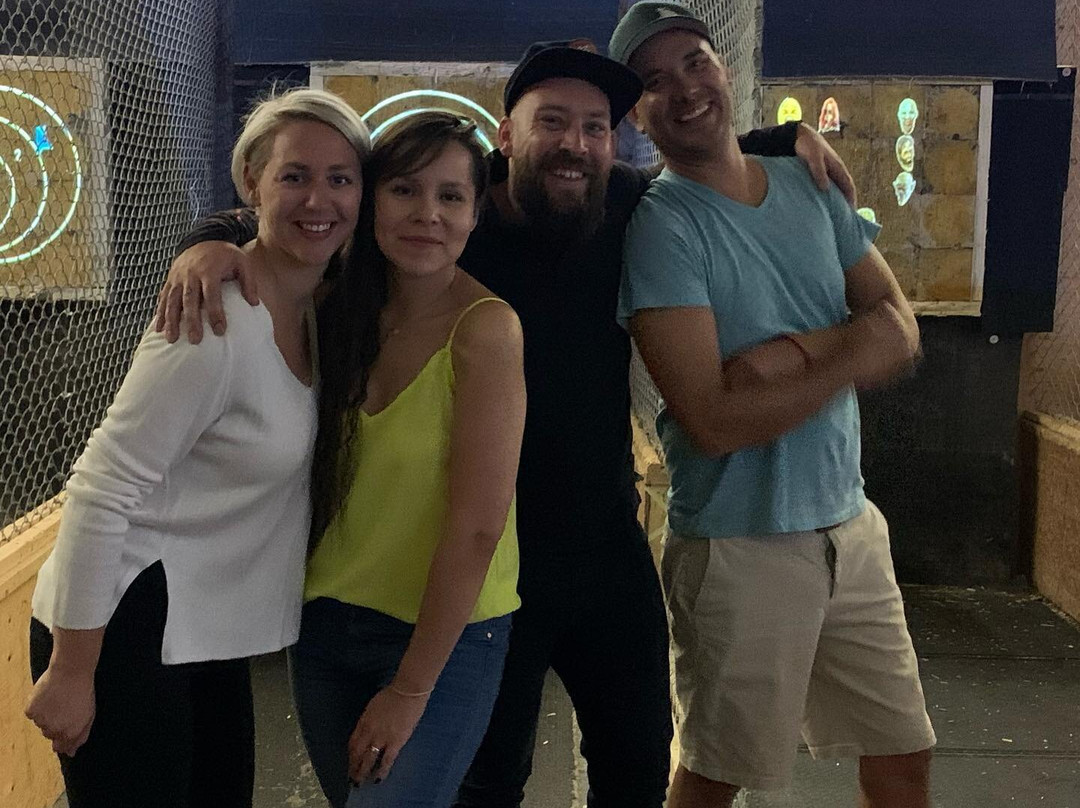 Wood Shed Axe Throwing-西尔万湖必去景点