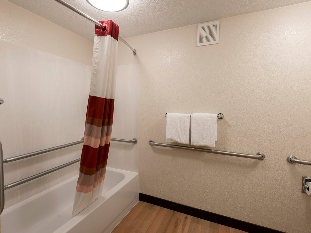 Red Roof Plus+ Chicago Naperville主图