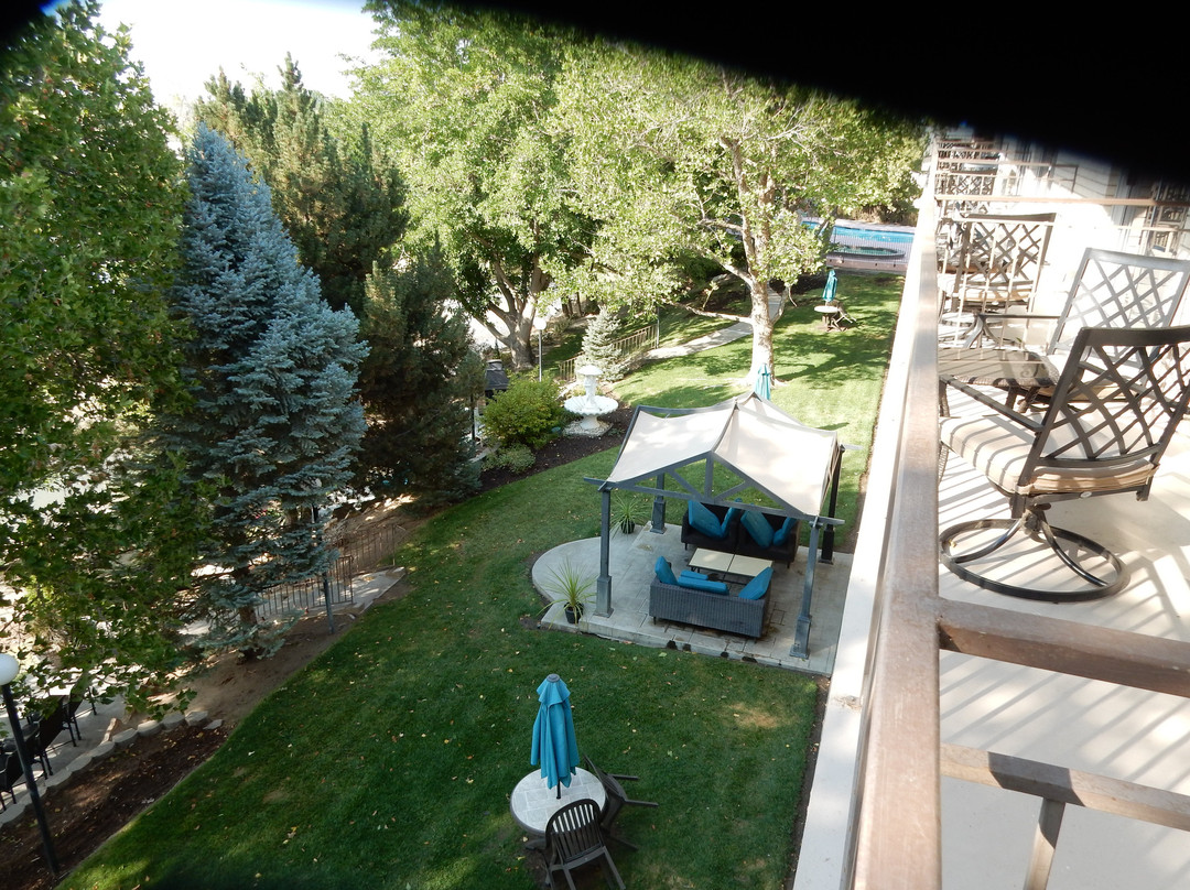 河流露台酒店主图