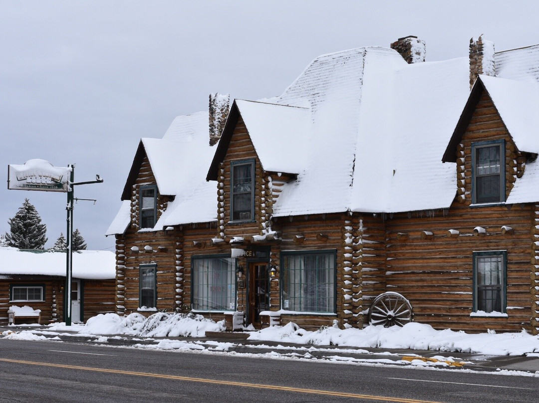 Twin Pines Lodge And Cabins主图
