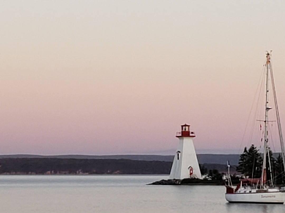 Kidston Island Lighthouse-Baddeck必去景点