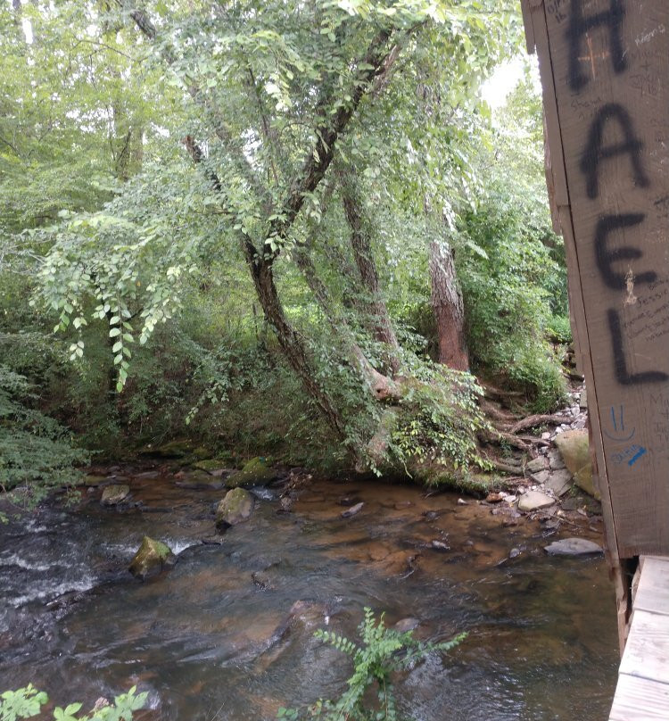 Stovall Mill Covered Bridge-海伦必去景点