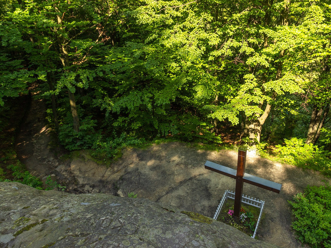Cave Monastery-Rozhirche必去景点