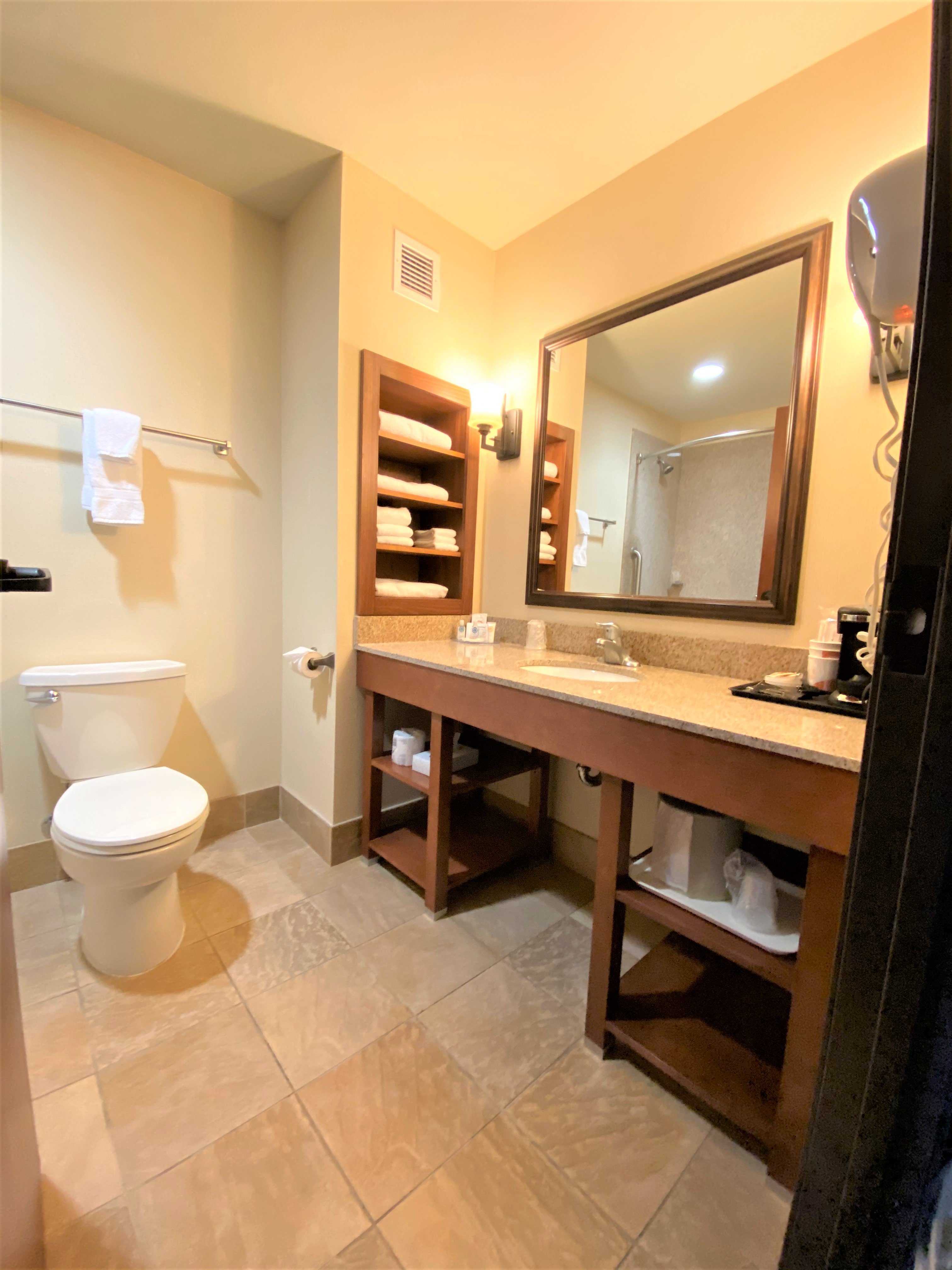 Comfort Inn & Suites Mountain Iron And Virginia-浴室