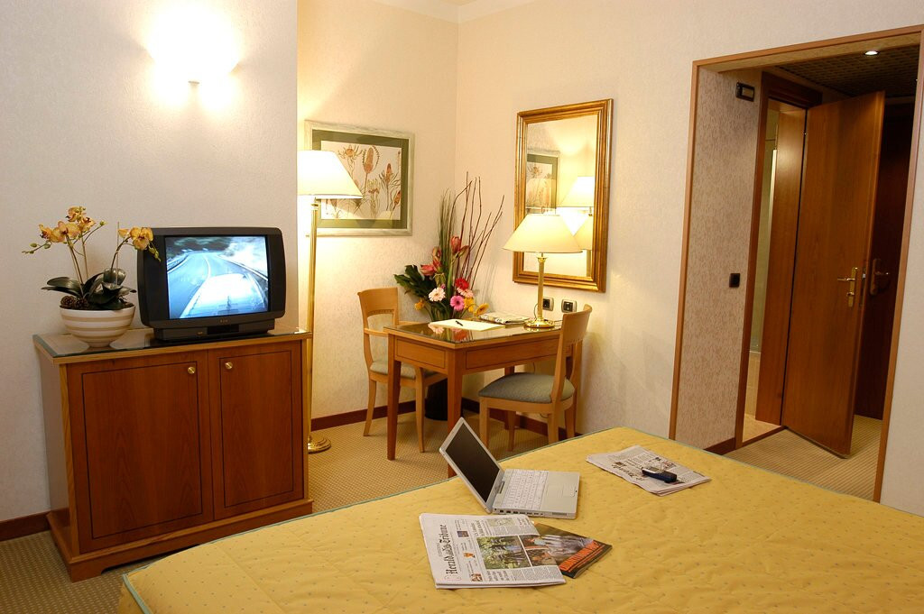Hotel Excelsior Magenta主图