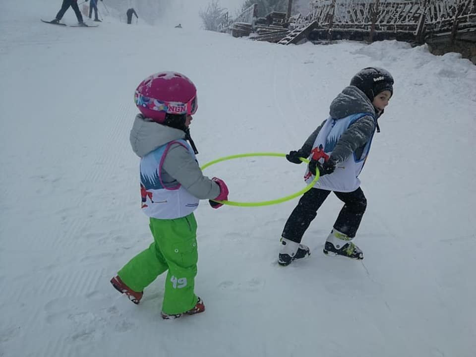 Ski & Snowboard School Snow Art景点图片