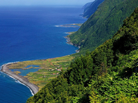 Book Taxi Barcelona-蓬塔德尔加达必去景点