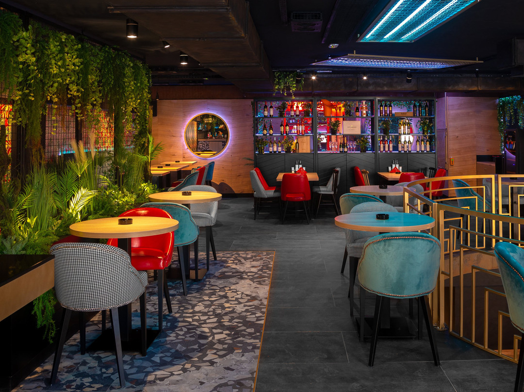 Bizzare Diverse Bar