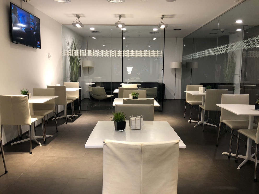 Air Rooms Madrid Airport by Premium Traveller主图