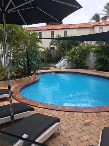 可伦宾海滩沙堡酒店主图