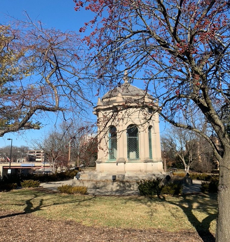 Glos Memorial Park-Elmhurst必去景点