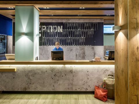 勒米尔蒙宜必思快捷酒店-官方