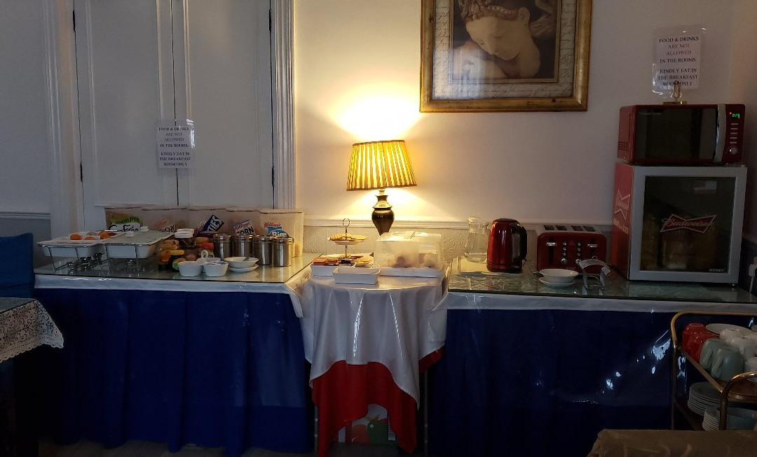 Gatwick Castle B&B主图