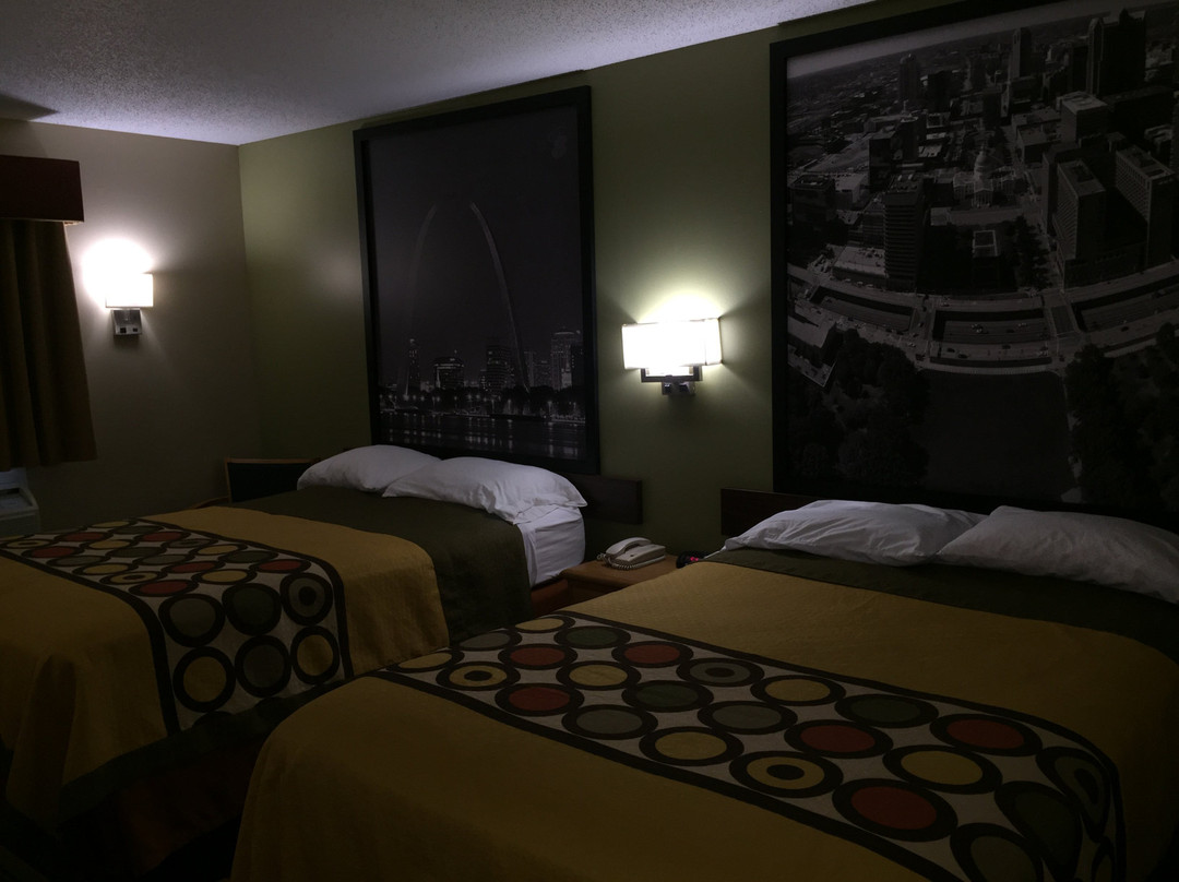 Super 8 by Wyndham St. Clair MO主图