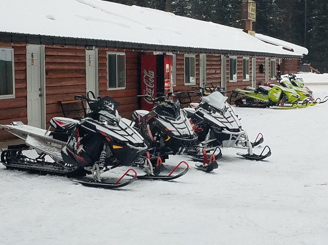 Three Bears Motel Of Lincoln, Mt & Tipis主图