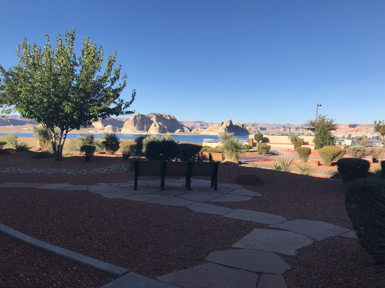 鲍威尔湖度假酒店主图