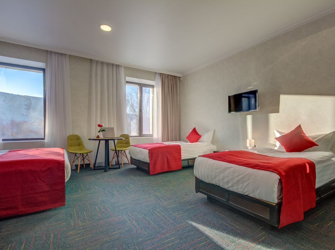 My Hotel Karakol主图