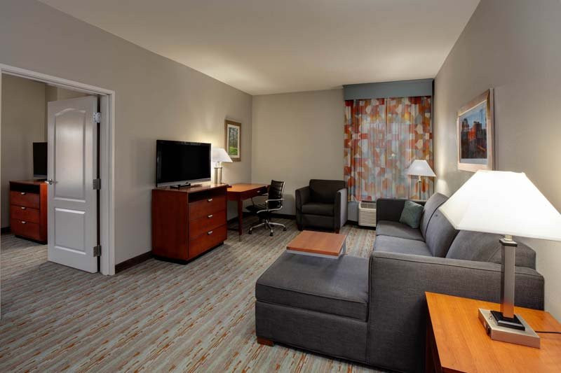 La Quinta Inn & Suites by Wyndham Cleveland TX主图