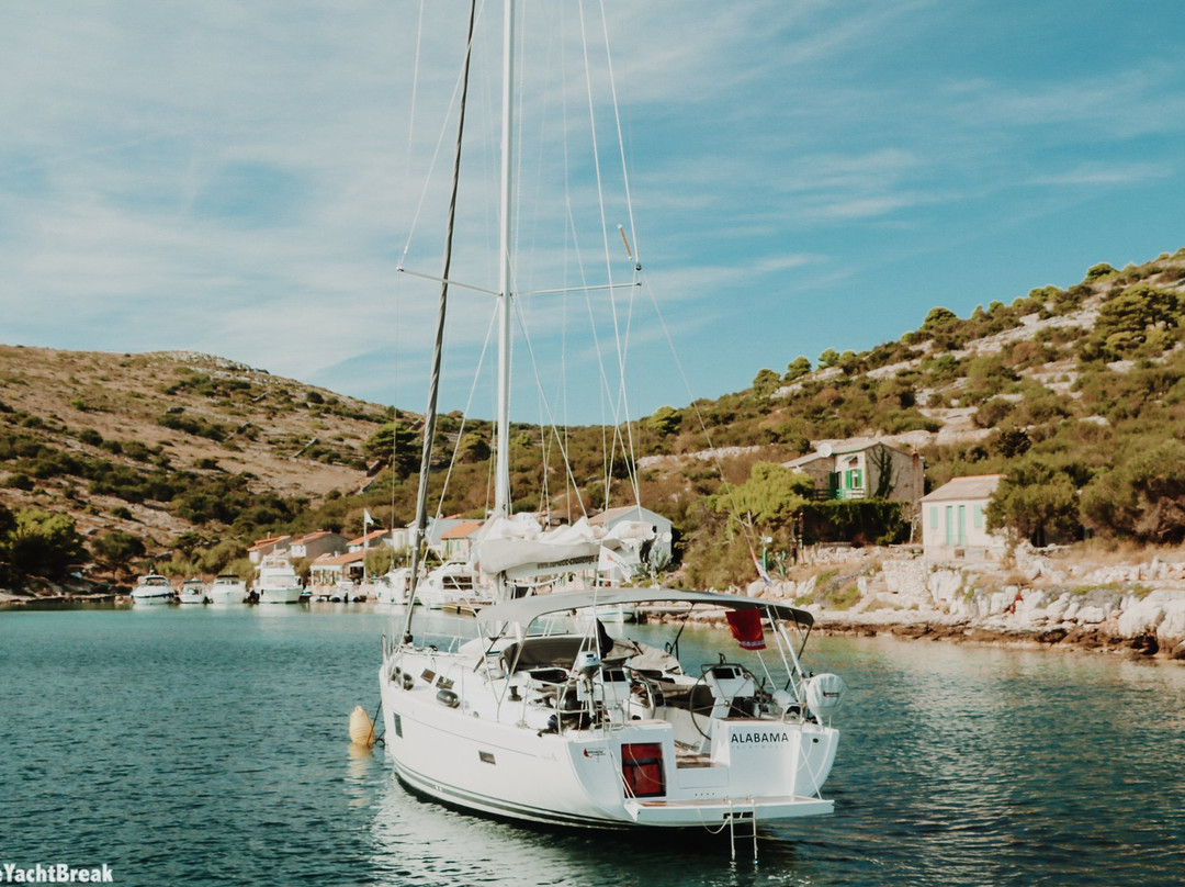The Yacht Break景点图片