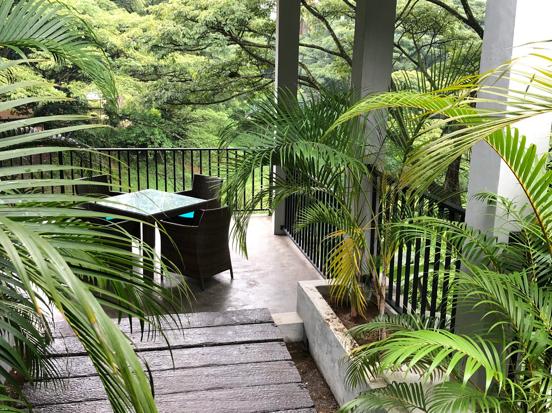 锡兰石简易别墅酒店主图