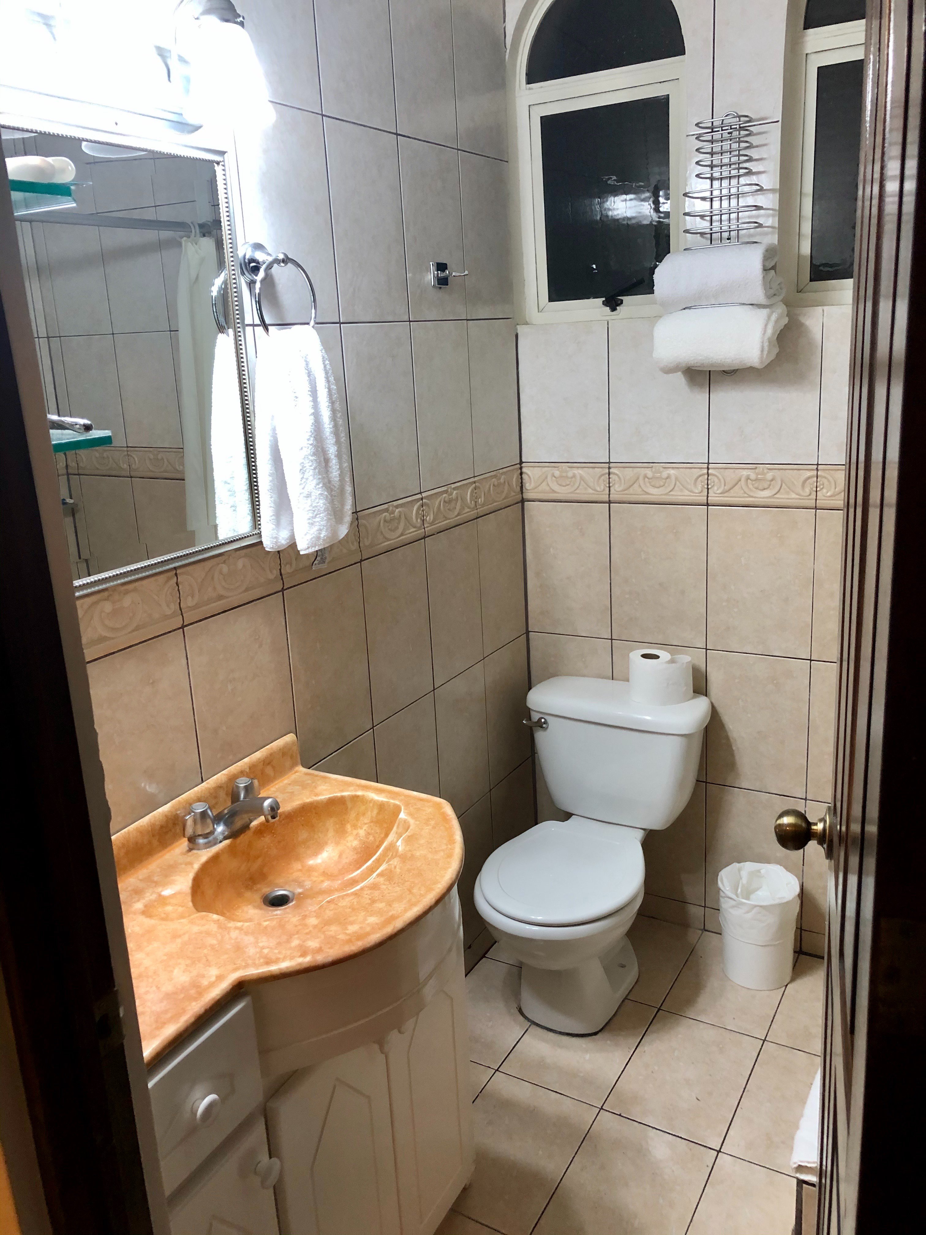 Casa Conde Hotel & Suites-浴室