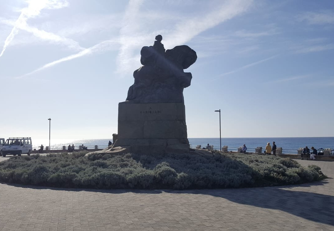 Monumento a Garibaldi-萨沃纳必去景点