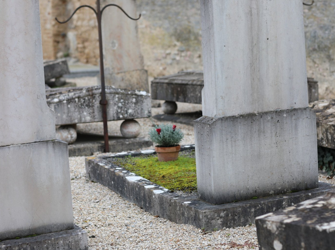 Cimetiere Communal de Combertault-Combertault必去景点