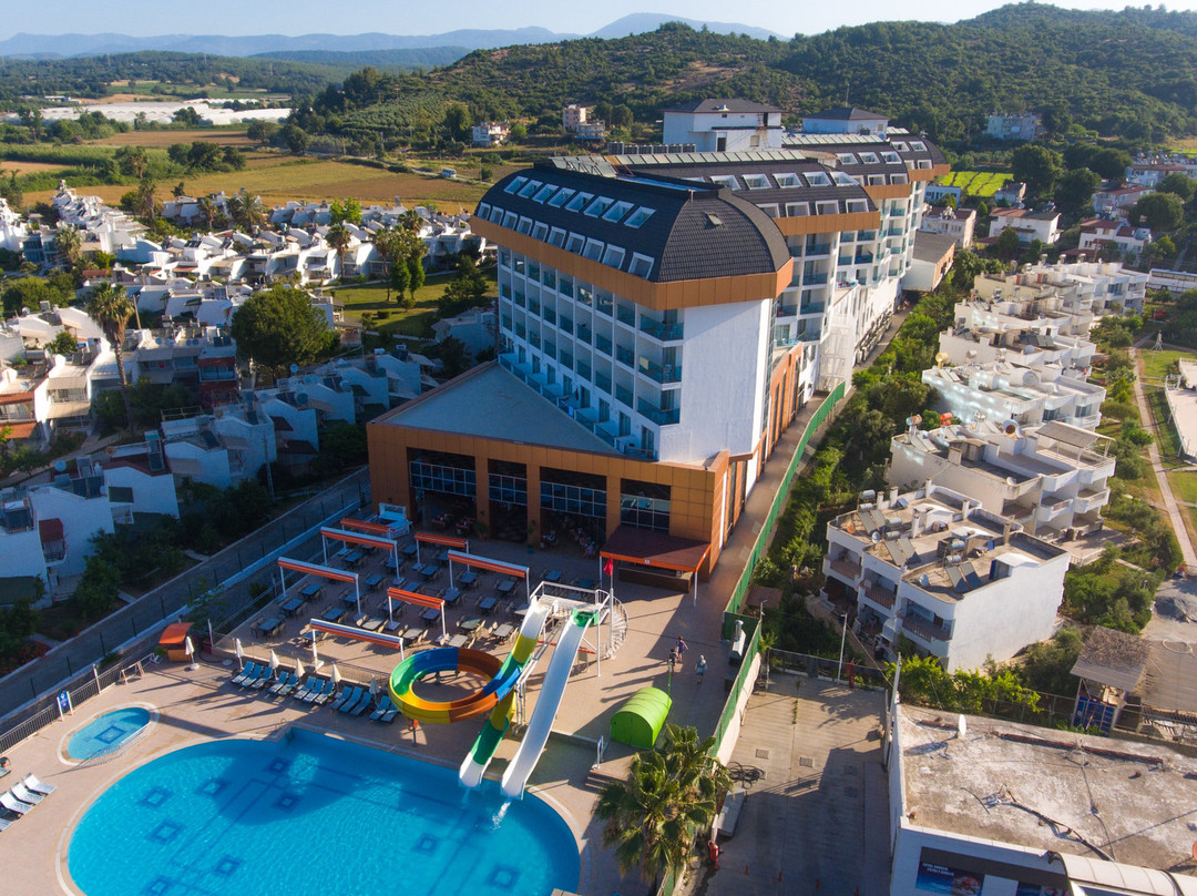 Throne Beach Resort & Spa主图