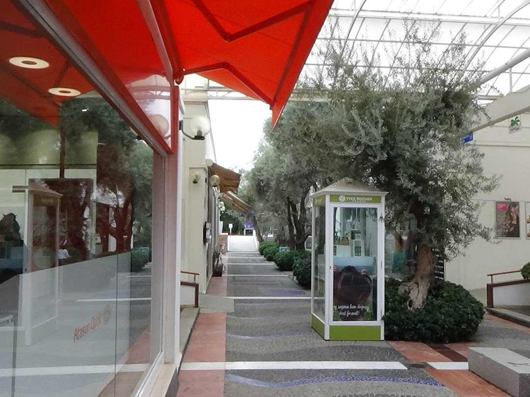 Oasis Mall-博德鲁姆必去景点