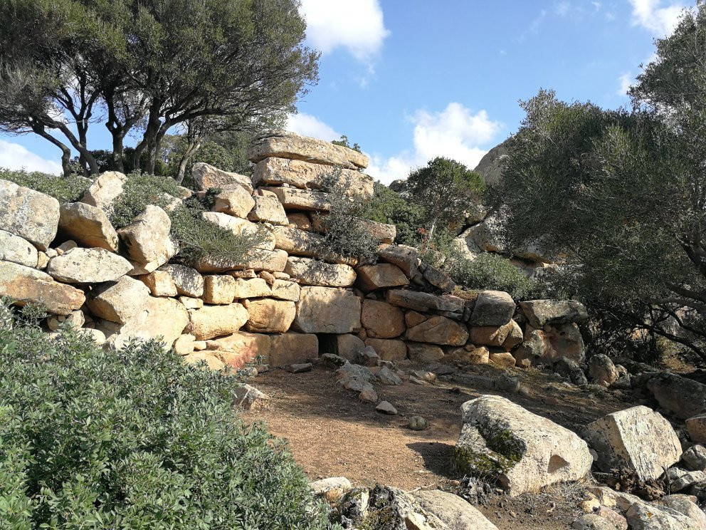 Tomba dei Giganti di Barrancu Mannu-Santadi必去景点