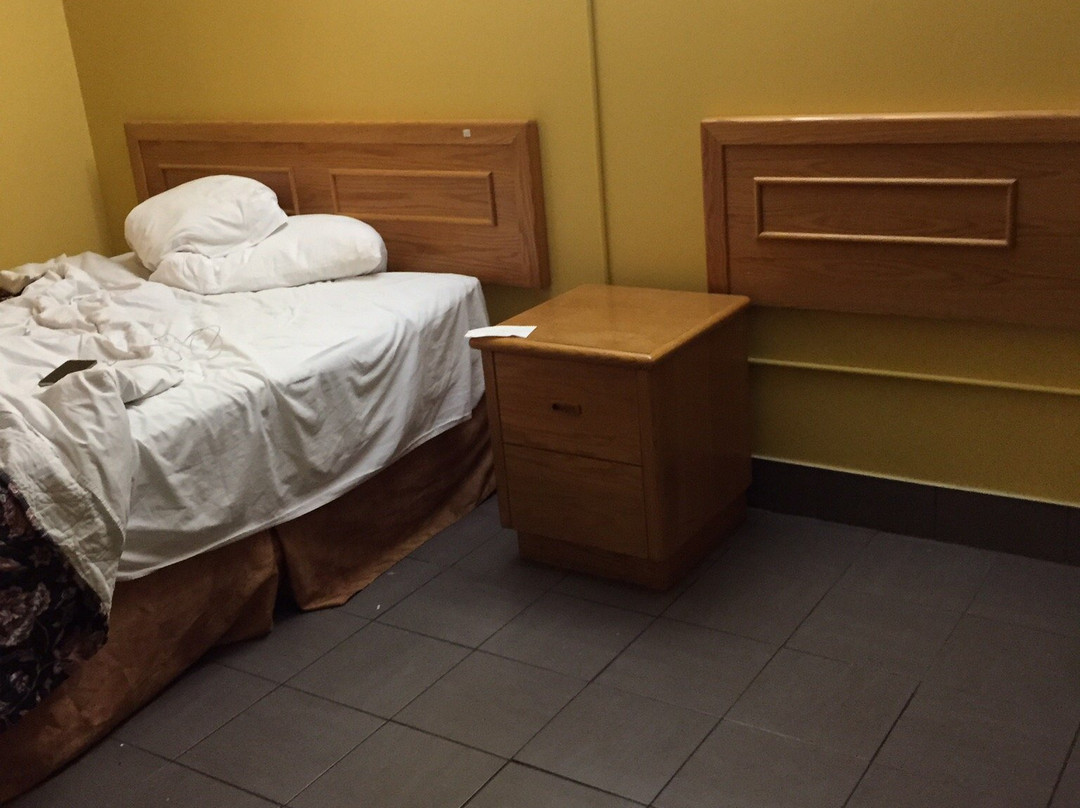 Port-O-Call Inn & Suites主图