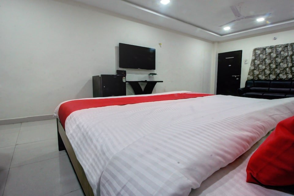 OYO 29573 Santoshi Hometel主图