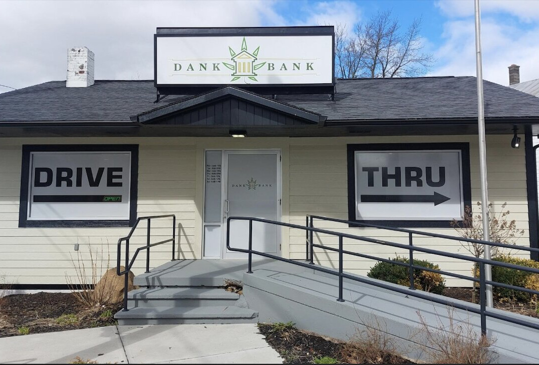 Dank Bank-Fort Covington必去景点