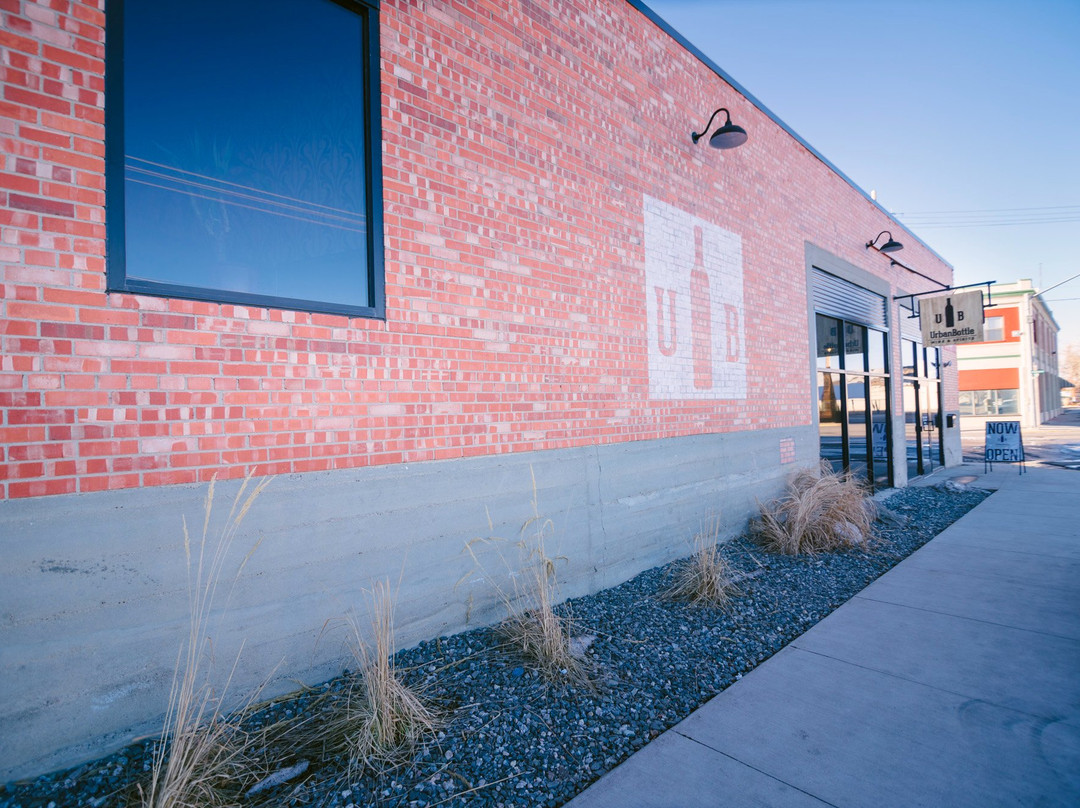 Brookhurst旅游景点-Urban Bottle Wine & Spirits