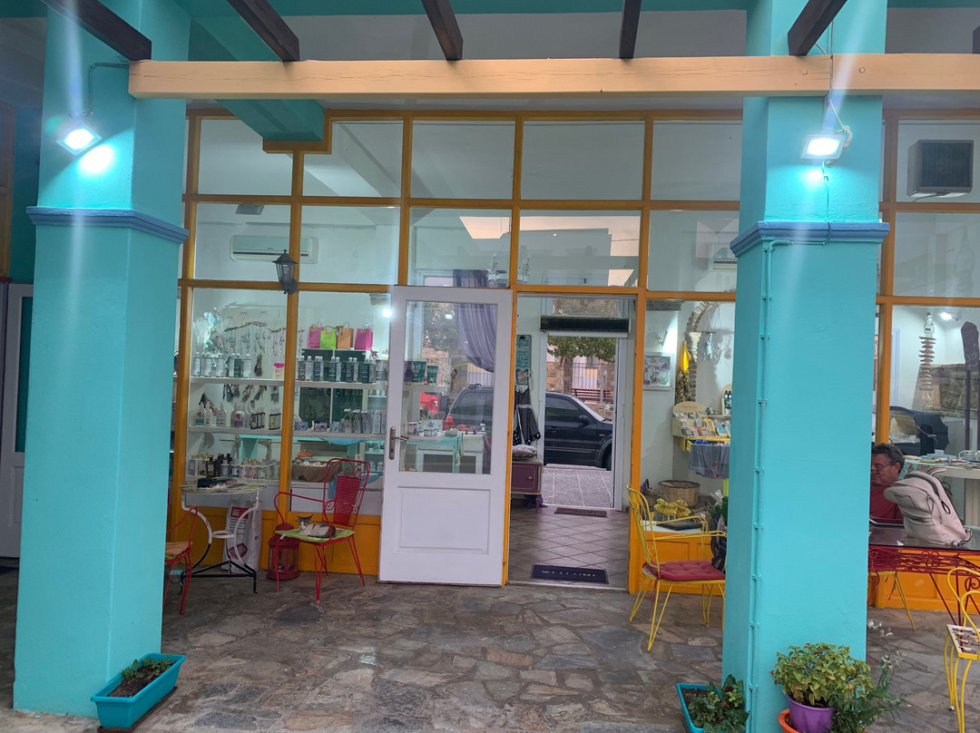 Andros Routes-Andros Town必去景点