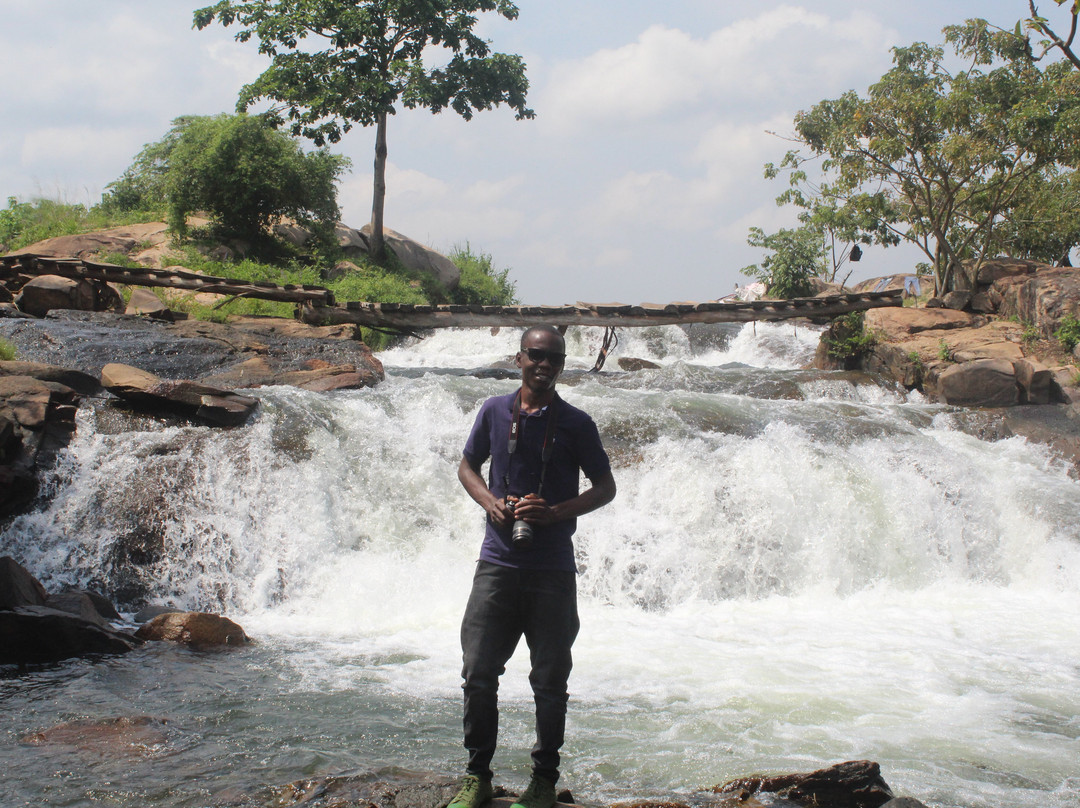 Busowoko Waterfalls景点图片