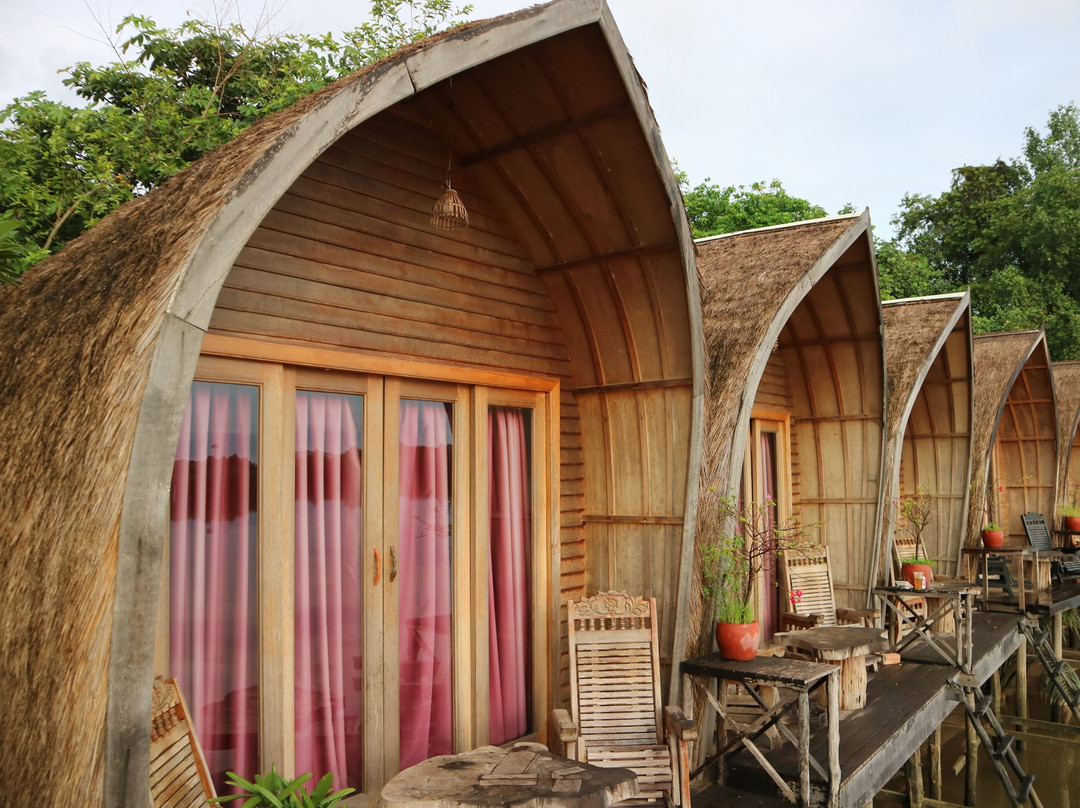 Bamboo Bungalow主图