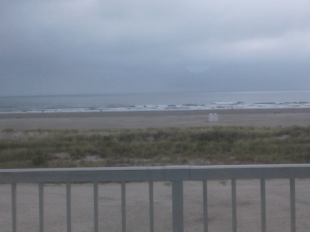 Paradise Oceanfront Resort主图
