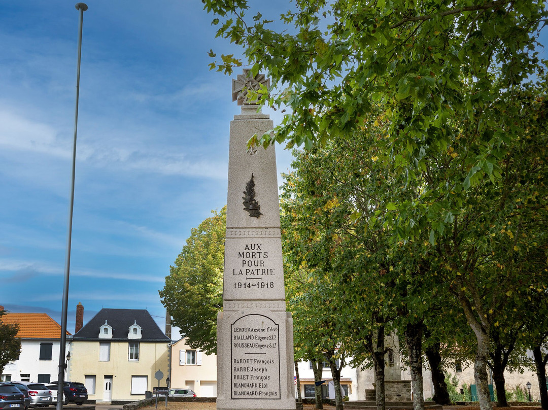 Monument Aux Morts景点图片