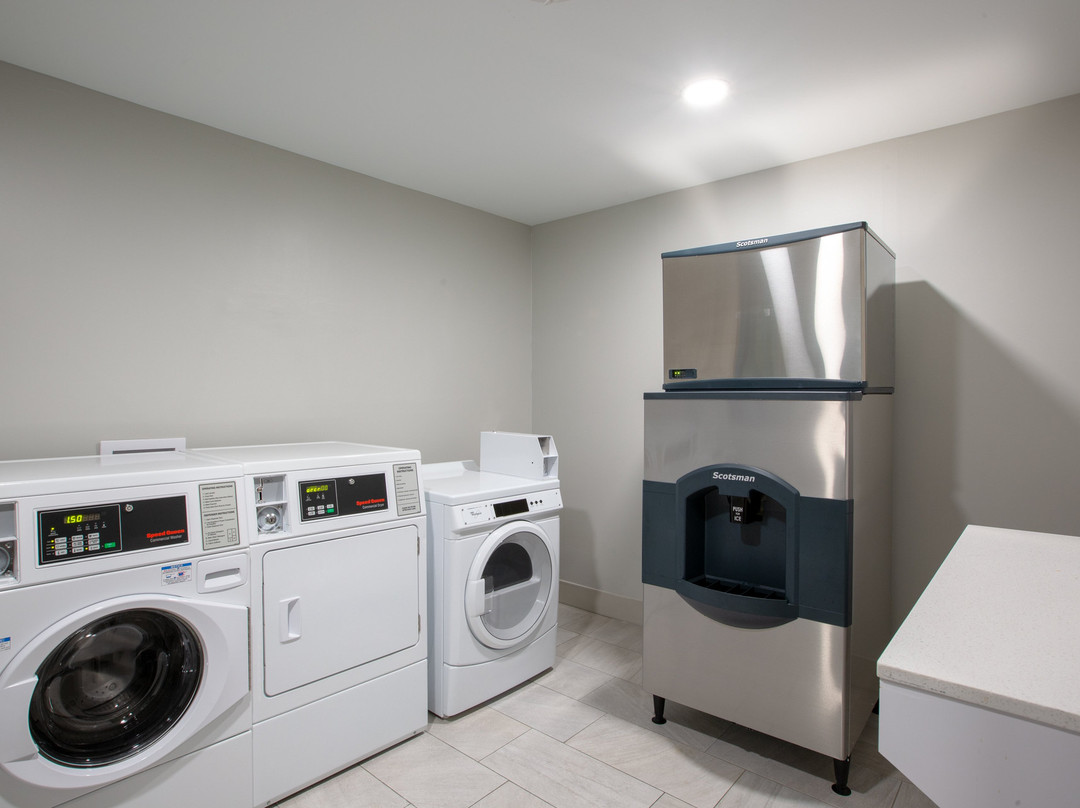 Holiday Inn Express & Suites Columbus by IHG主图